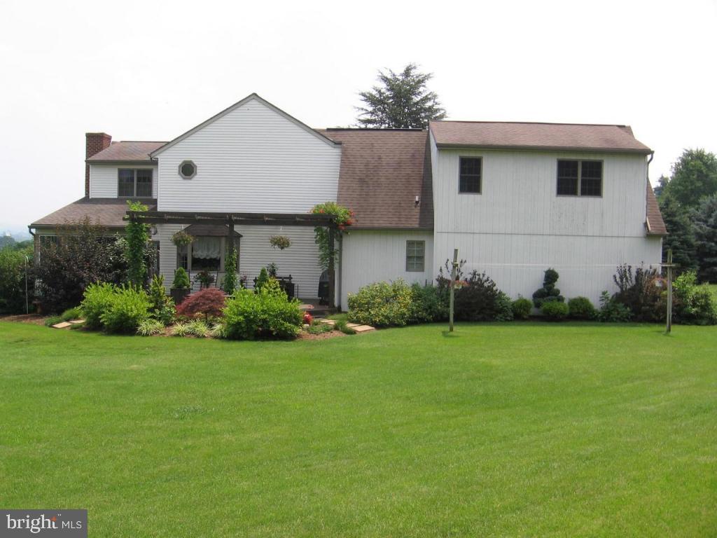 15 Strawberry Lane Lititz, PA 17543 - Photo 2 of 9 Gallery Image 2