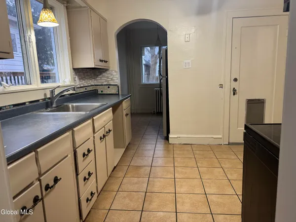 $1,550 | 105 Clermont Street, Unit 1, Albany, NY 12203