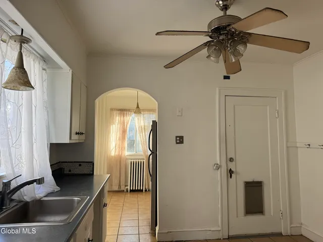 $1,600 | 105 Clermont Street, Unit 1, Albany, NY 12203