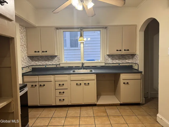 $1,600 | 105 Clermont Street, Unit 1, Albany, NY 12203