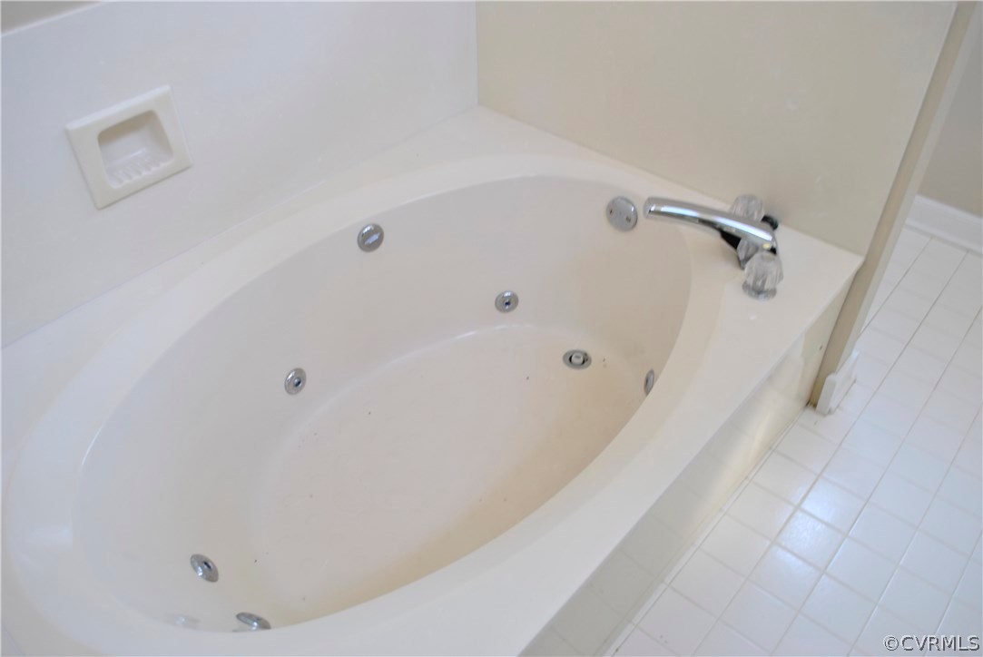 13902 North Point Road Midlothian, VA 23112 - Photo 25 of 36 a bathroom with a white bath tub