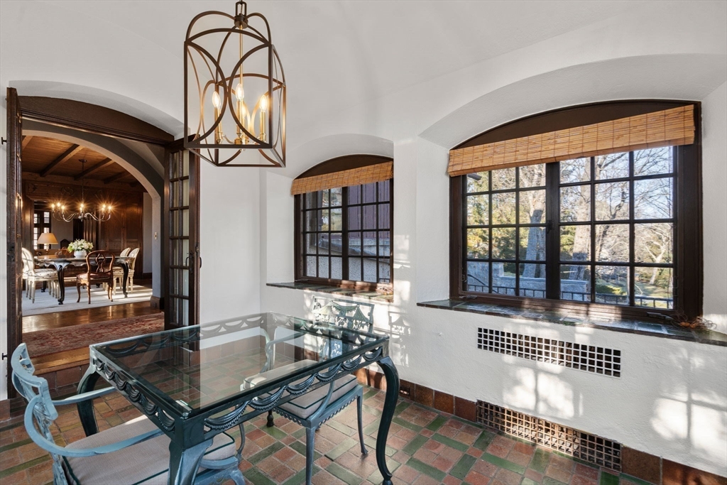 44 Bradford Road Wellesley, MA 02481 - Photo 15 of 35