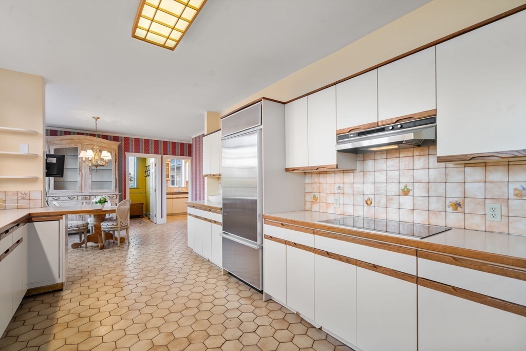 44 Bradford Road Wellesley, MA 02481 - Photo 17 of 35