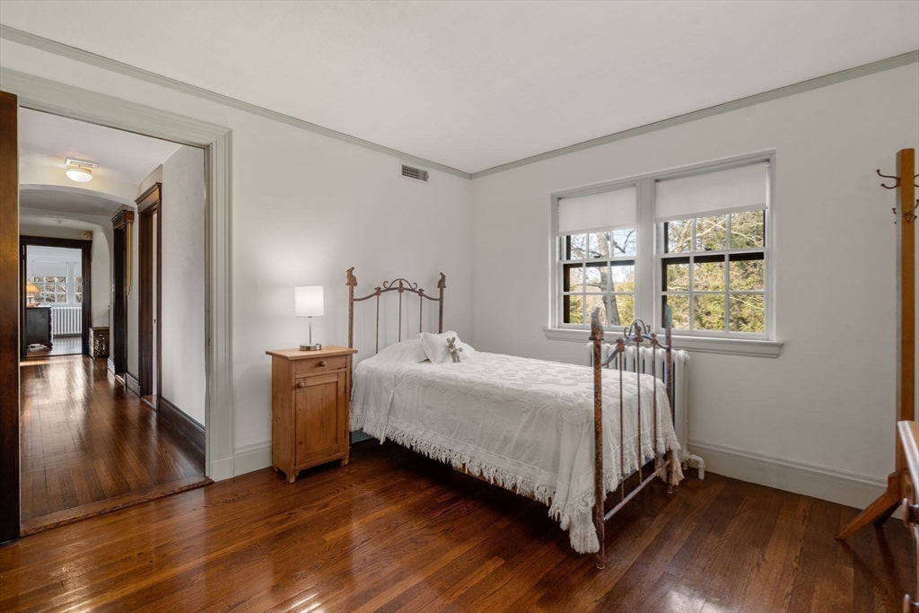 44 Bradford Road Wellesley, MA 02481 - Photo 26 of 35