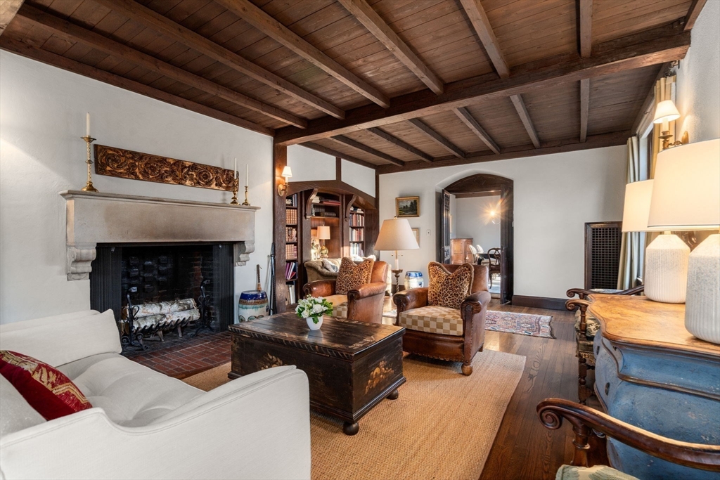 44 Bradford Road Wellesley, MA 02481 - Photo 7 of 35