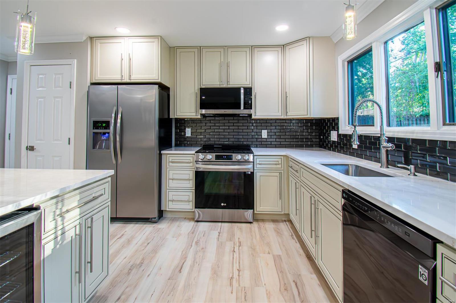 637 Clovertrail Drive Chesterfield, MO 63017 - Photo 16 of 90