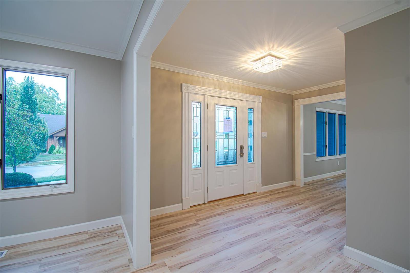 637 Clovertrail Drive Chesterfield, MO 63017 - Photo 3 of 90