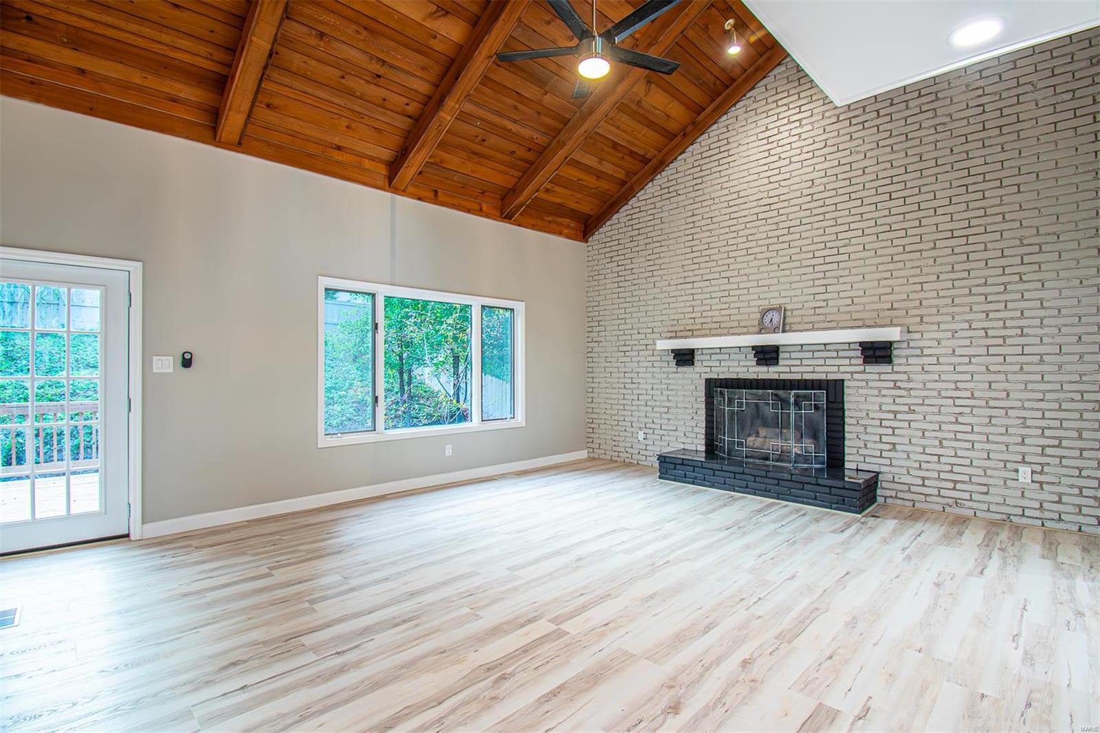 637 Clovertrail Drive Chesterfield, MO 63017 - Photo 5 of 90