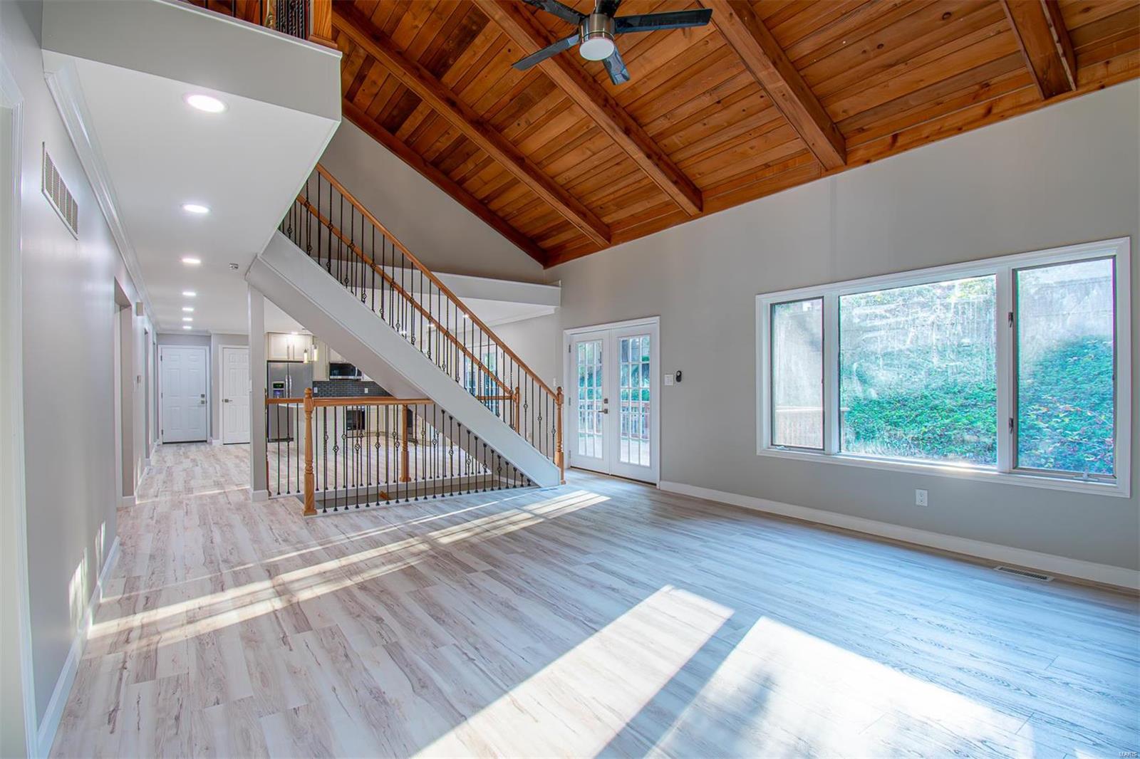 637 Clovertrail Drive Chesterfield, MO 63017 - Photo 8 of 90