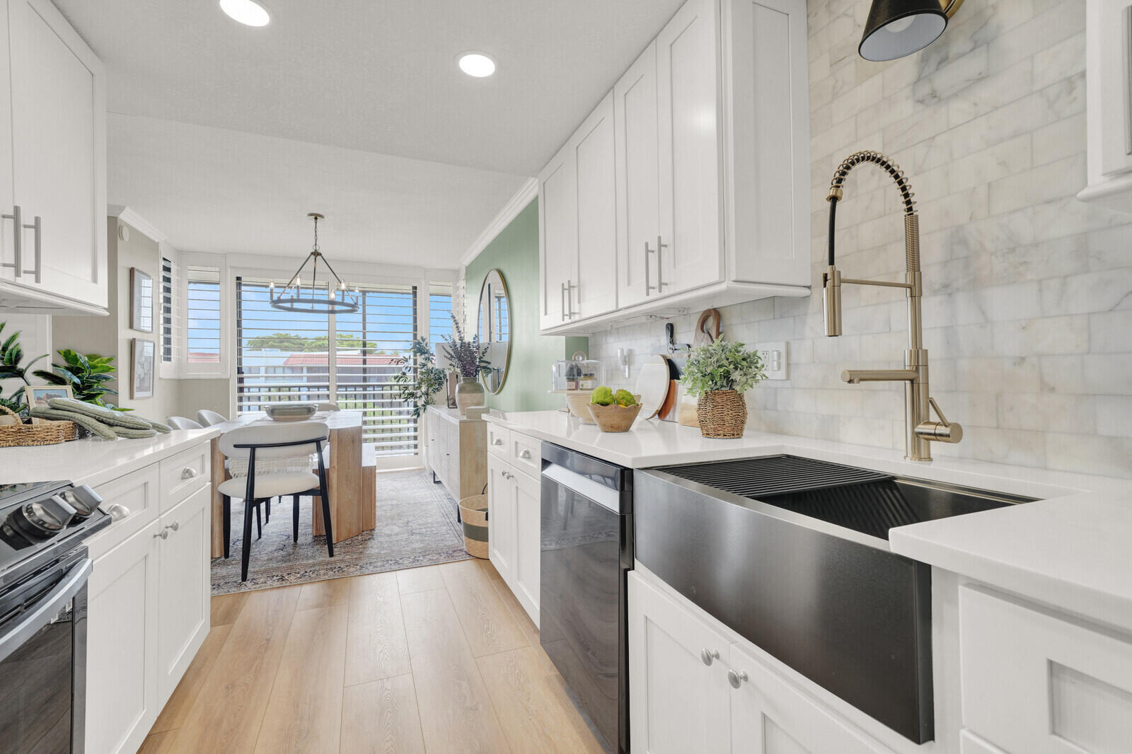 800 Jeffery Street, Unit 403 Boca Raton, FL 33487 - Photo 14 of 48 Kitchen