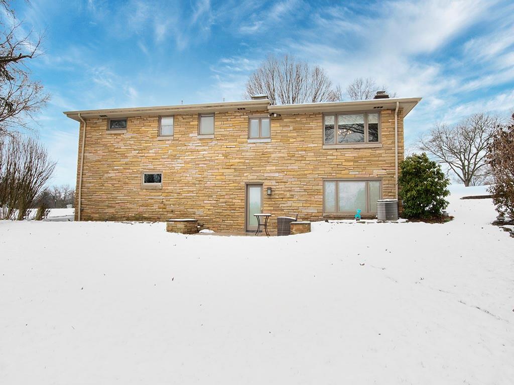 232 Ridgeview Drive Venetia, PA 15367 - Photo 3 of 25 Gallery Image 3