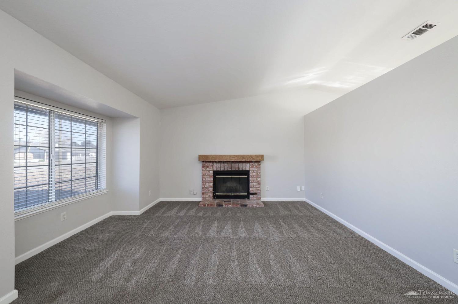 20420 Dawn Avenue Tehachapi, CA 93561 - Photo 4 of 12 dawn8