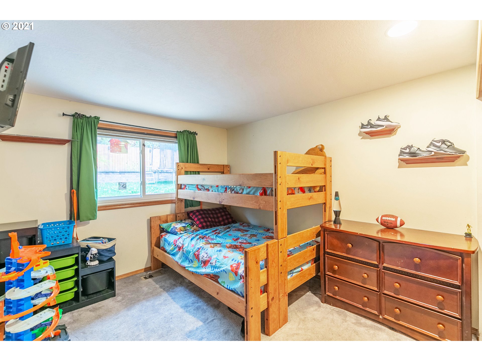 3545 Southwest Carson Street Portland, OR 97219 - Photo 19 of 32 Gallery Image 19