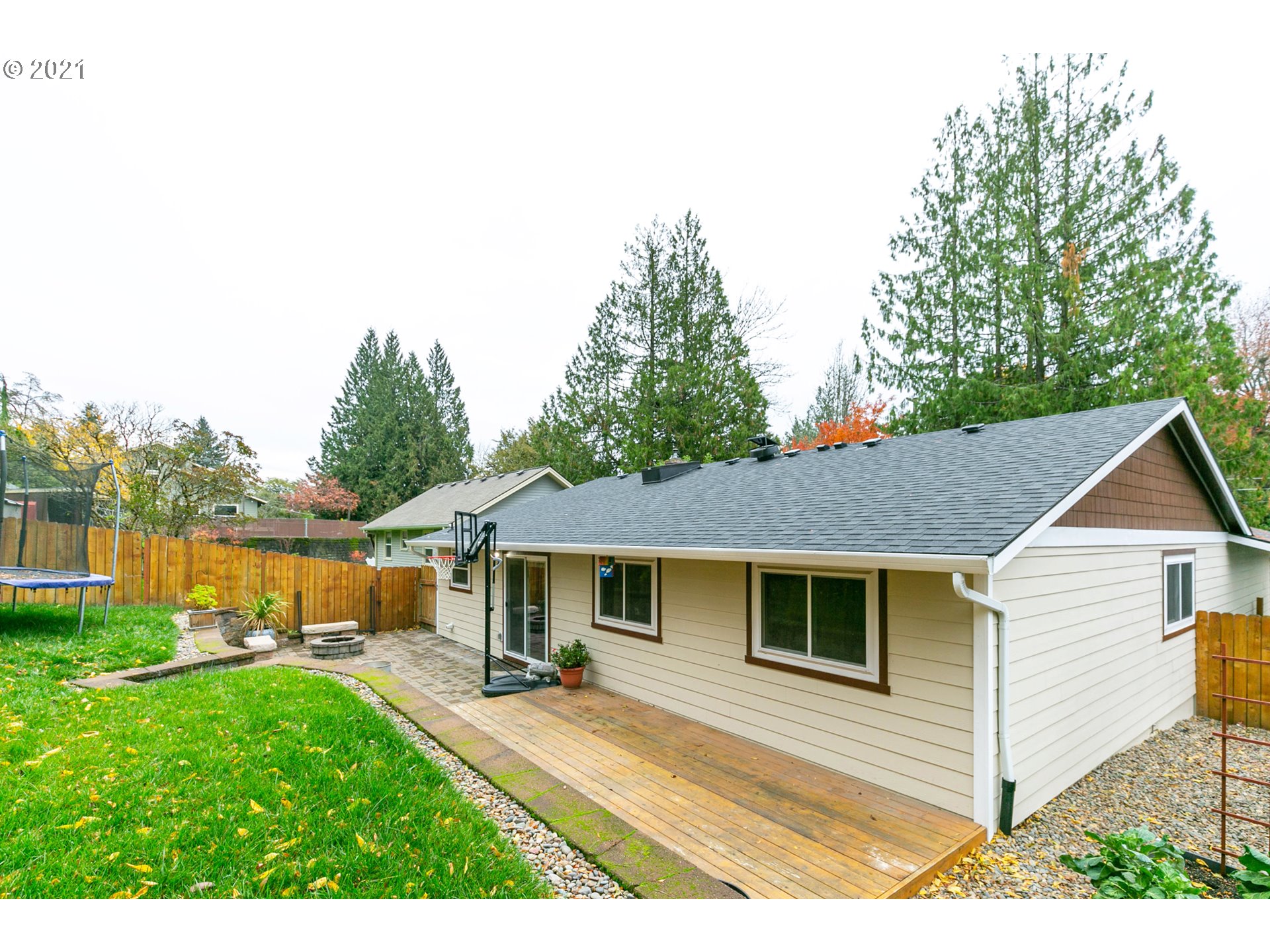 3545 Southwest Carson Street Portland, OR 97219 - Photo 21 of 32 Gallery Image 21