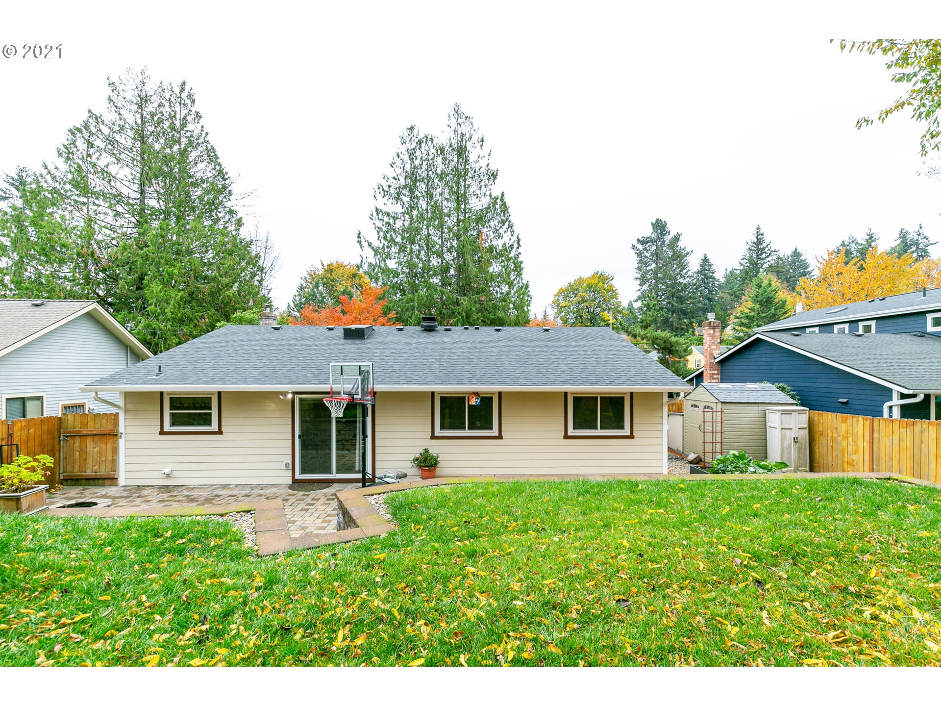 3545 Southwest Carson Street Portland, OR 97219 - Photo 22 of 32 Gallery Image 22