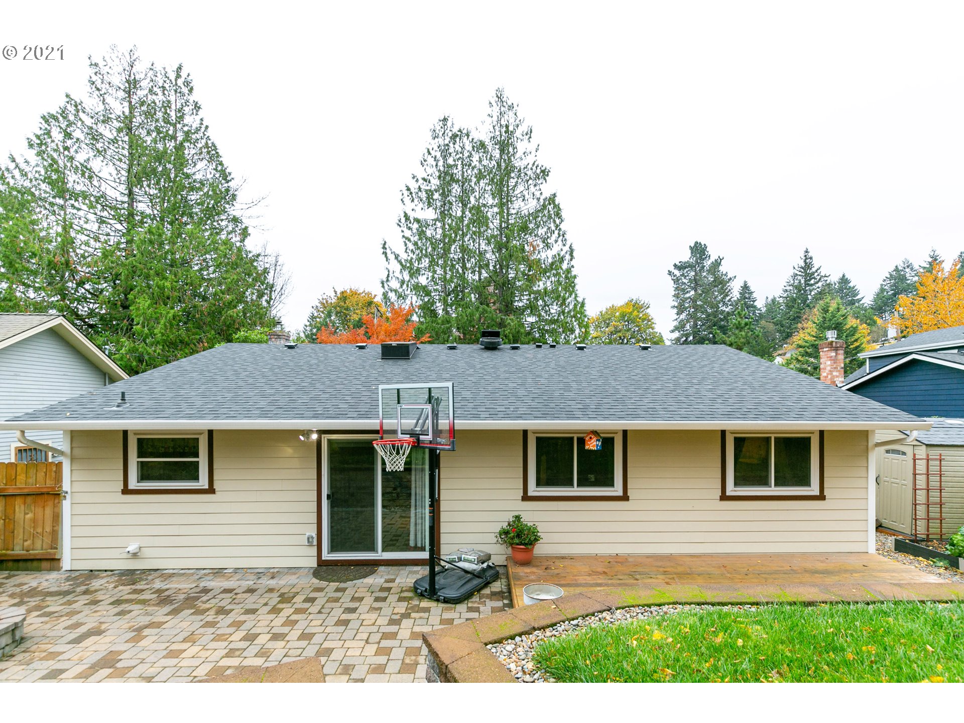 3545 Southwest Carson Street Portland, OR 97219 - Photo 23 of 32 Gallery Image 23
