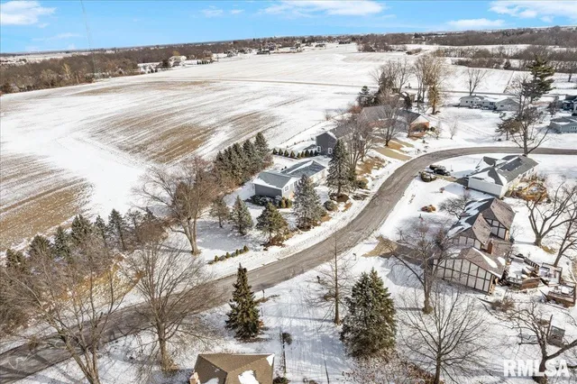 $329,000 | 12 Lakeview Drive, Groveland, IL 61535