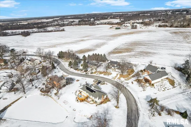 $329,000 | 12 Lakeview Drive, Groveland, IL 61535