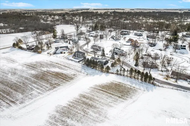 $329,000 | 12 Lakeview Drive, Groveland, IL 61535