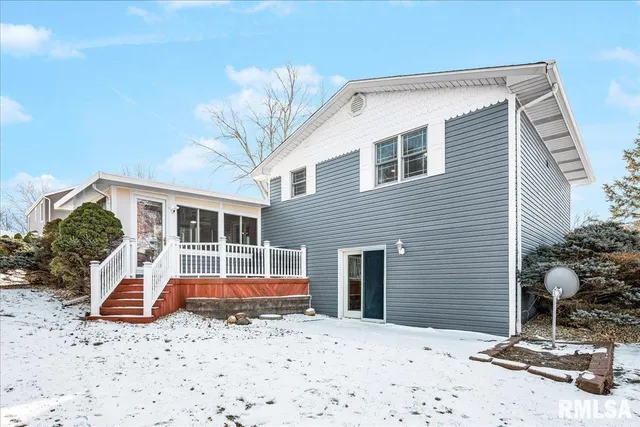 $329,000 | 12 Lakeview Drive, Groveland, IL 61535