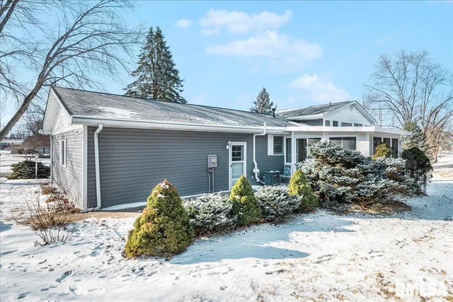 $329,000 | 12 Lakeview Drive, Groveland, IL 61535