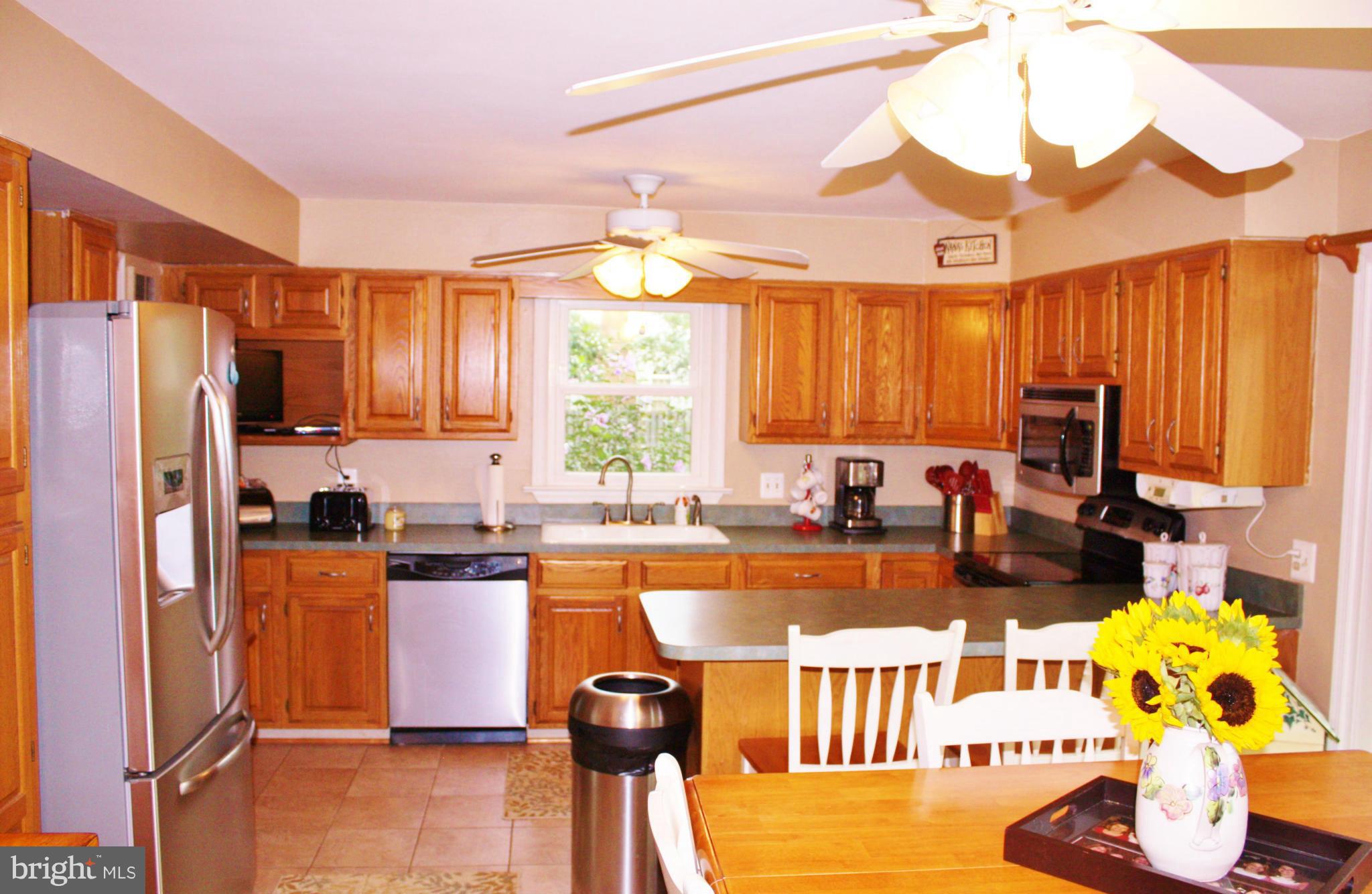 6406 Devers Street Springfield, VA 22150 - Photo 5 of 30 Kitchen