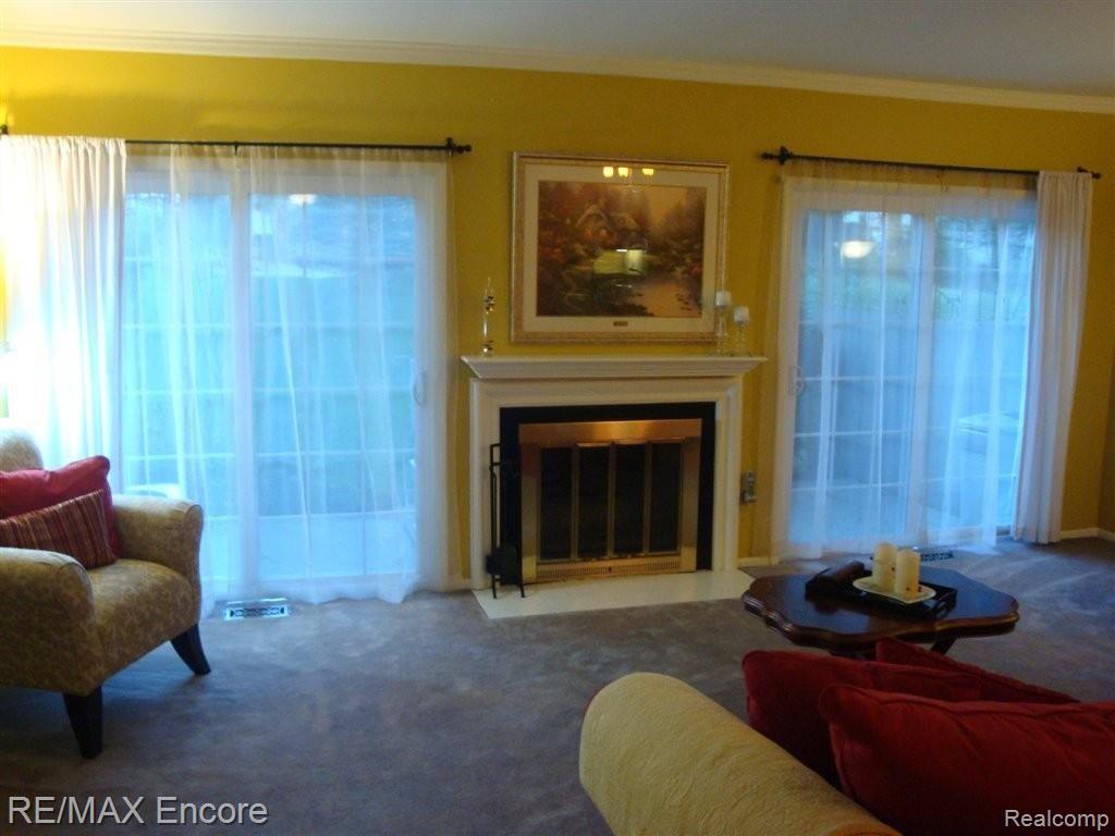 1492 Saddle Lane, Unit 225 Rochester, MI 48306 - Photo 8 of 18 LIVING RM