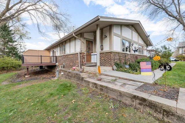 $299,000 | 17849 Nassau Drive, Unit BLDG EC2, Brookfield, WI 53045