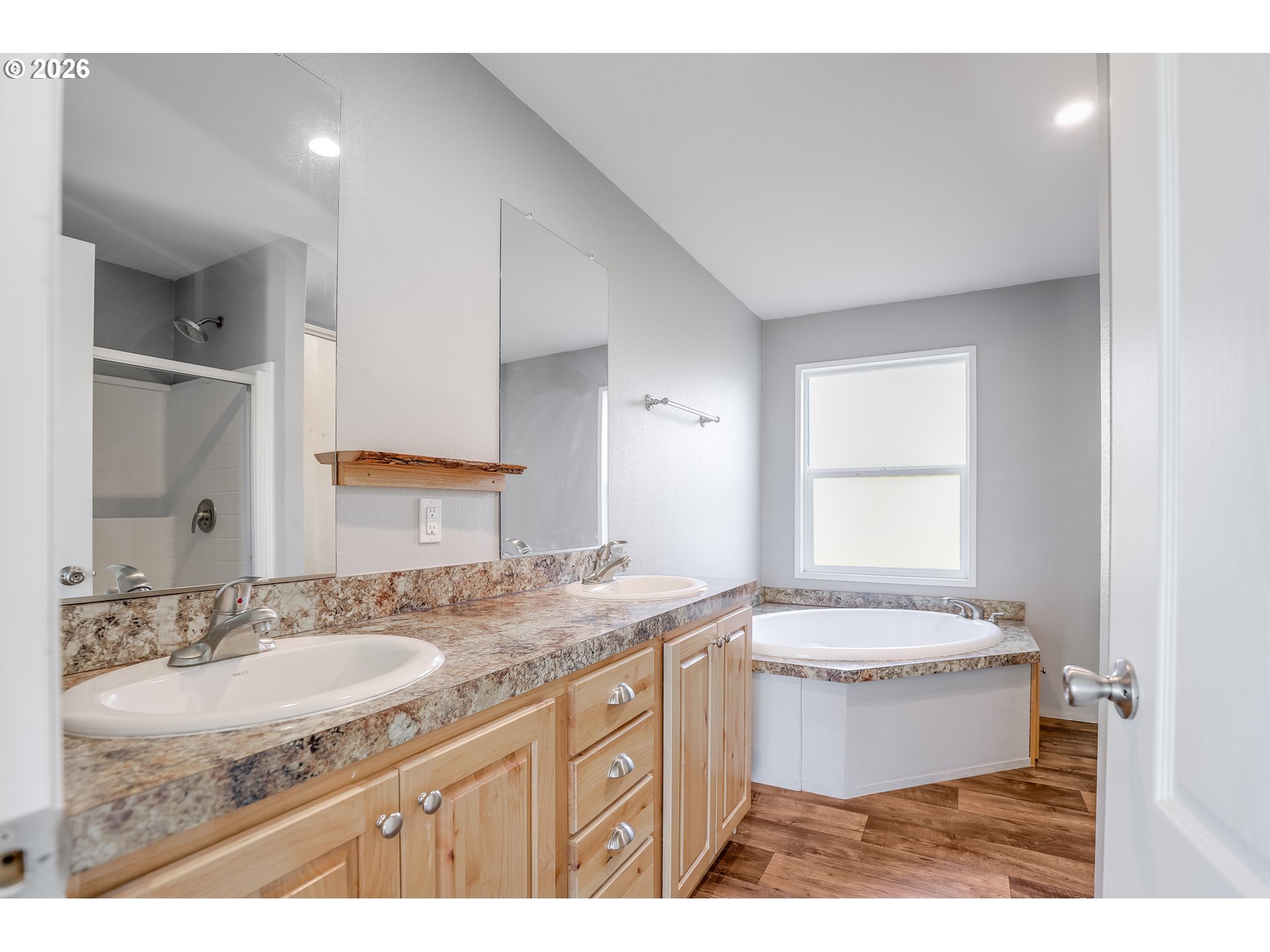 234 Chisholm Road Goldendale, WA 98620 - Photo 20 of 46 Owner's Suite Bathroom