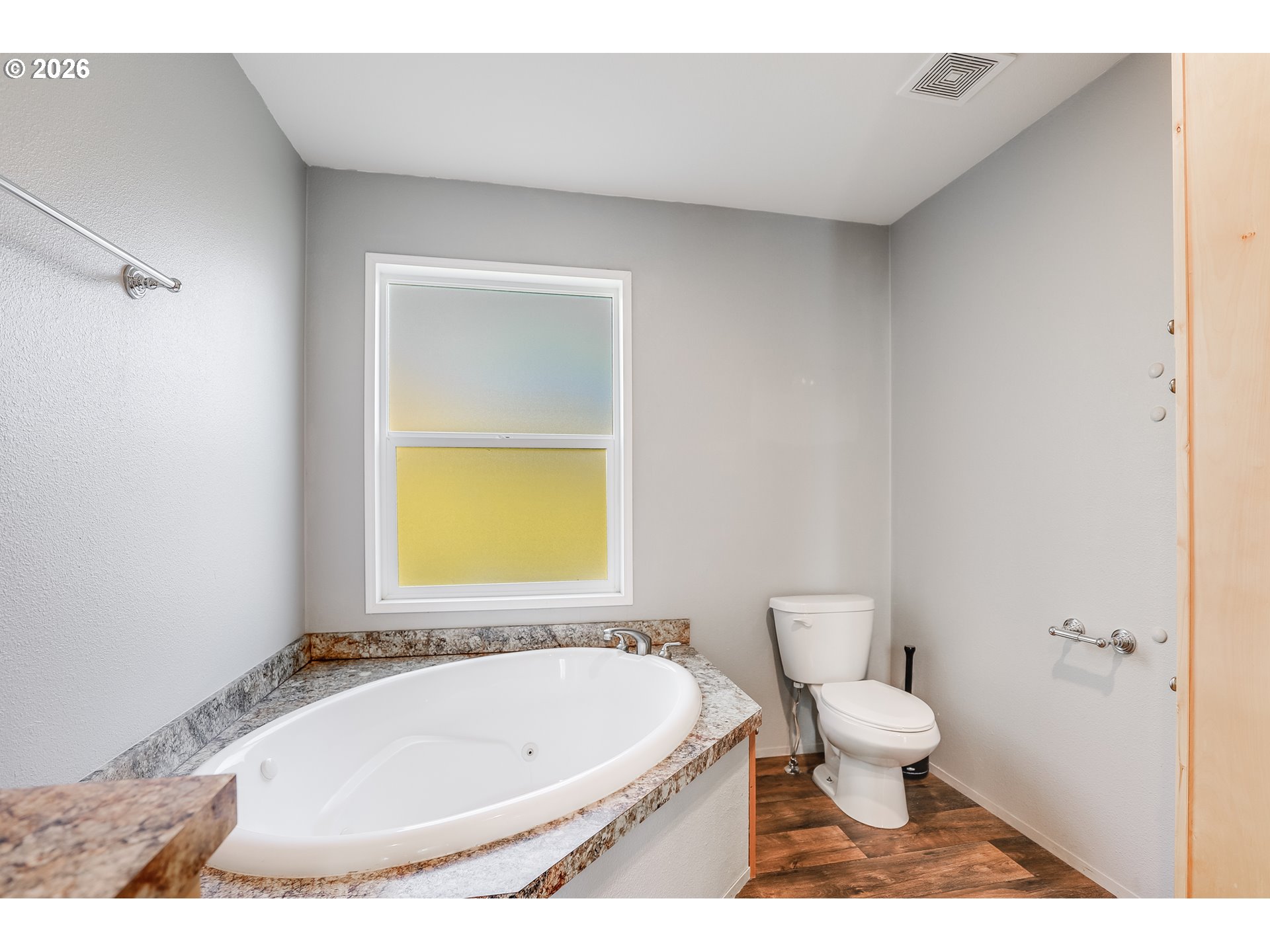 234 Chisholm Road Goldendale, WA 98620 - Photo 21 of 46 Owner's Suite Bathroom