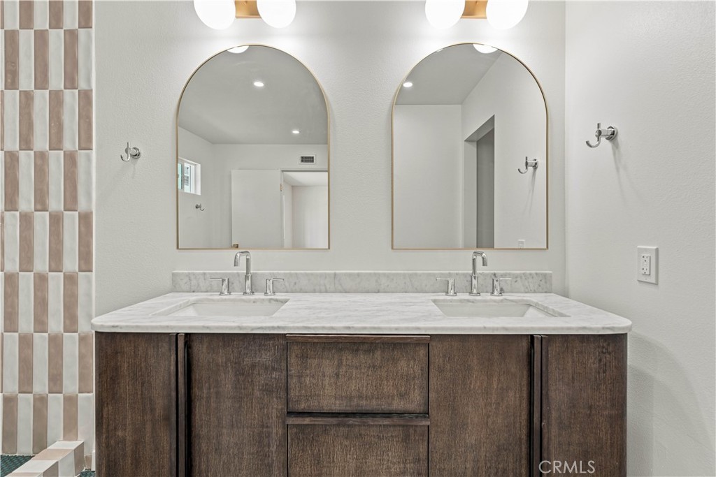 3070 Springfield Street Simi Valley, CA 93063 - Photo 27 of 42 Primary bathroom