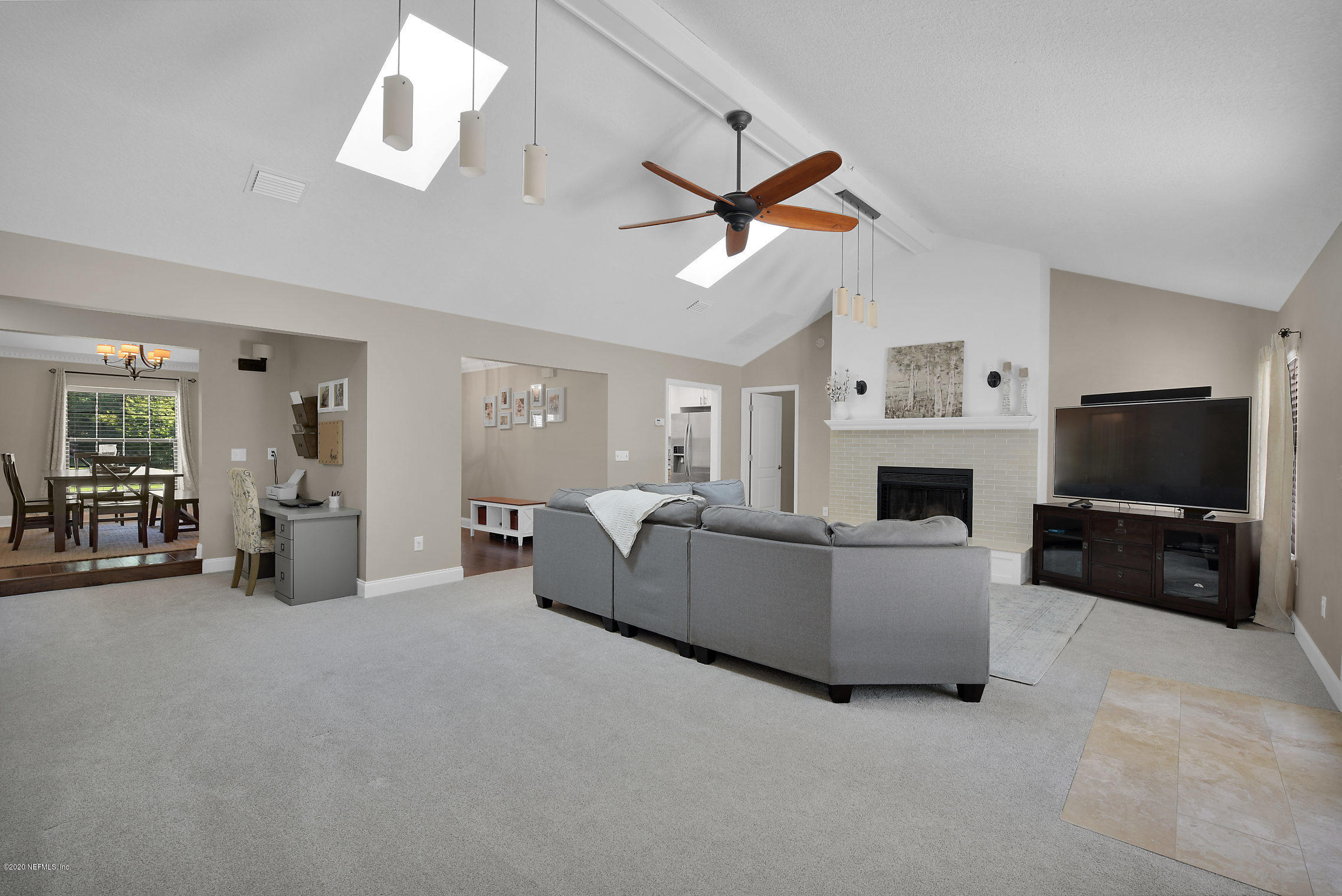 240 West Shores Road Fleming Island, FL 32003 - Photo 10 of 39 Large living room