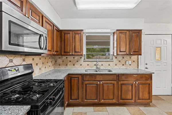 $2,350 | 9104 Glenn Lane, Austin, TX 78753