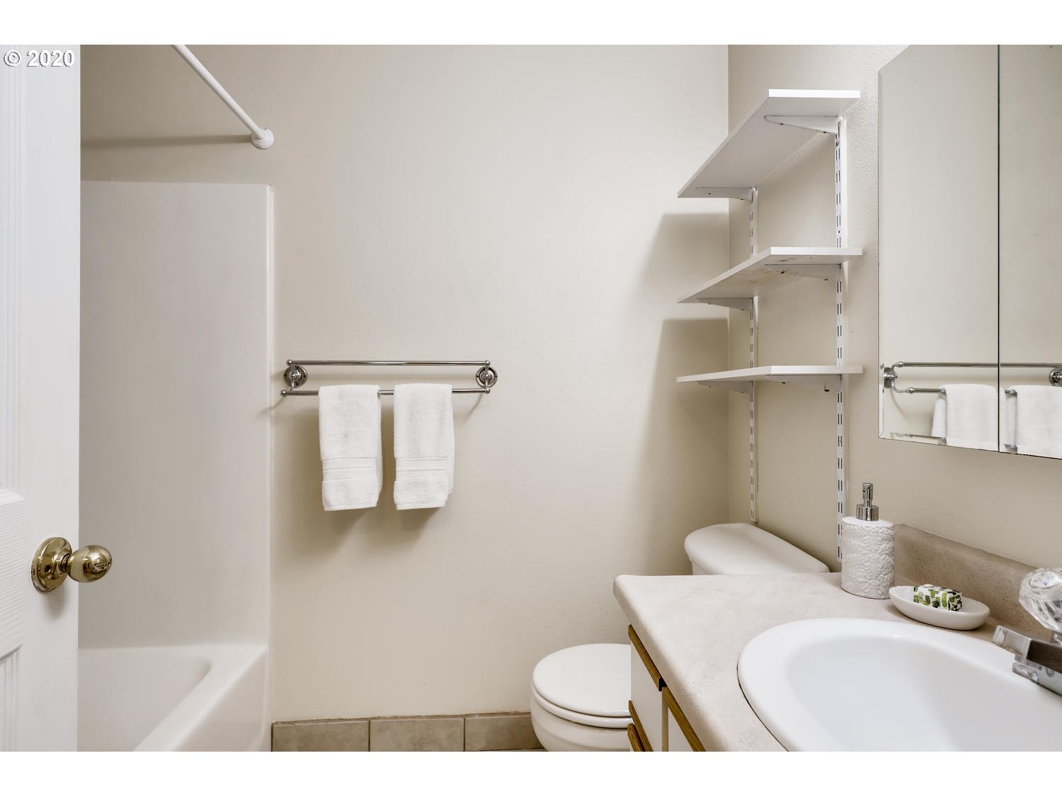10620 Southwest Davies Road, Unit 16 Beaverton, OR 97008 - Photo 17 of 26 Gallery Image 17