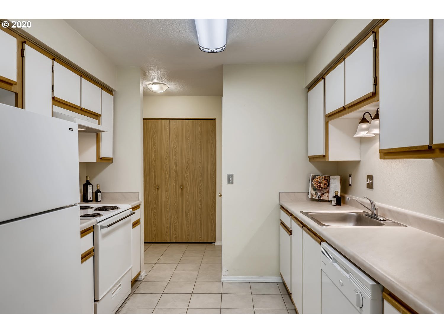 10620 Southwest Davies Road, Unit 16 Beaverton, OR 97008 - Photo 8 of 26 Gallery Image 8