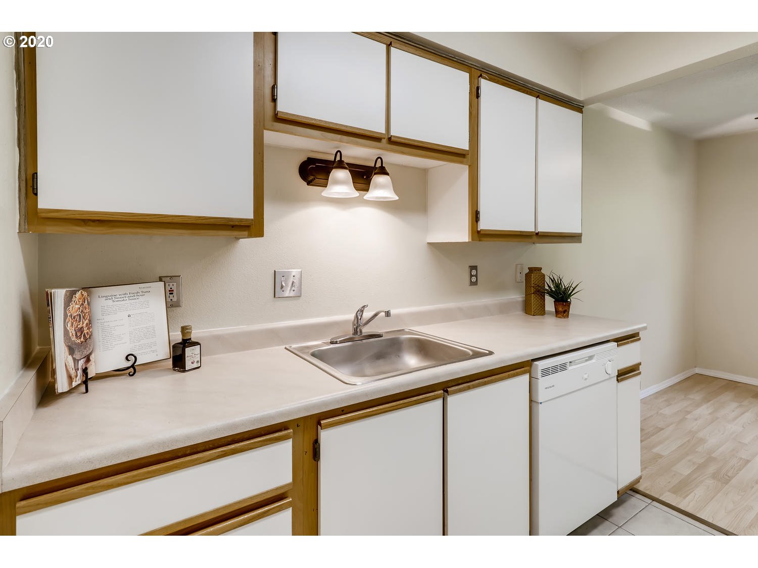 10620 Southwest Davies Road, Unit 16 Beaverton, OR 97008 - Photo 9 of 26 Gallery Image 9