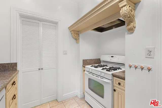 $3,250 | 6366 West 6th Street, Los Angeles, CA 90048