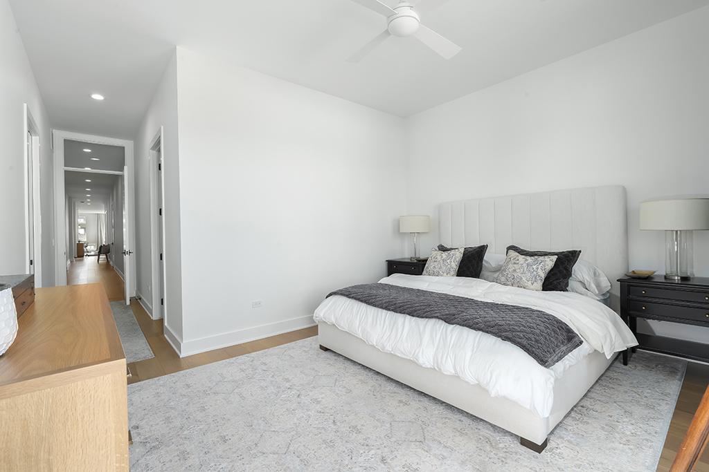 1132 West Adams Street, Unit 5W Chicago, IL 60607 - Photo 15 of 26 a spacious bedroom with a bed and a couch