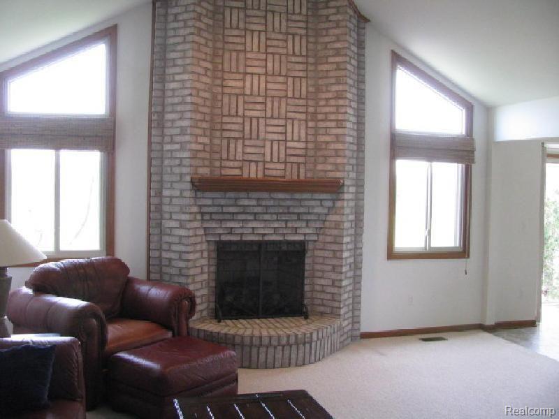 15233 Schultz Road Allenton, MI 48002 - Photo 5 of 39 #5 Great Room 1.jpg