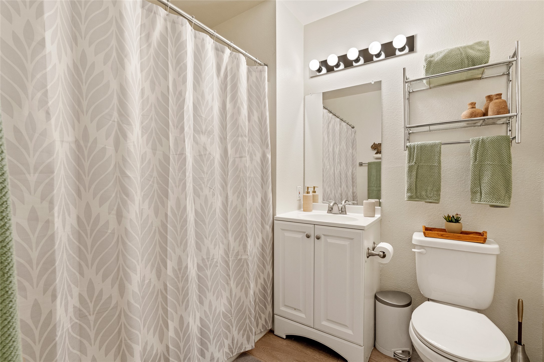 2210 Miguel Chavez Road, Unit 1423 Santa Fe, NM 87505 - Photo 14 of 26 bathroom