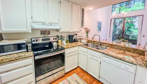 $390,000 | 17239 Verba Lane, Guerneville, CA 95446