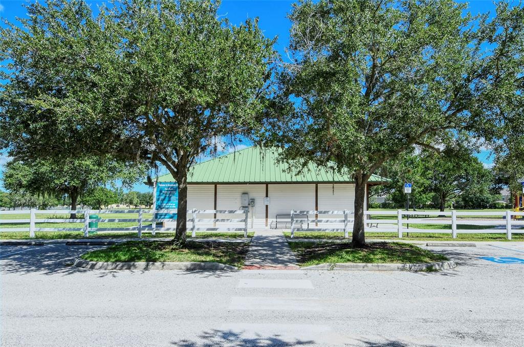 6213 Willet Court Lakewood Ranch, FL 34202 - Photo 45 of 74 a backyard of a house with a garden and plants
