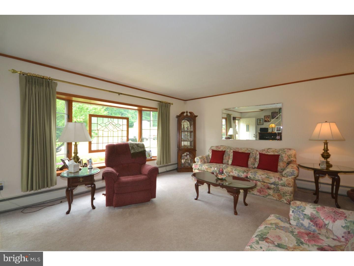 156 Terrace Road Levittown, PA 19056 - Photo 4 of 25