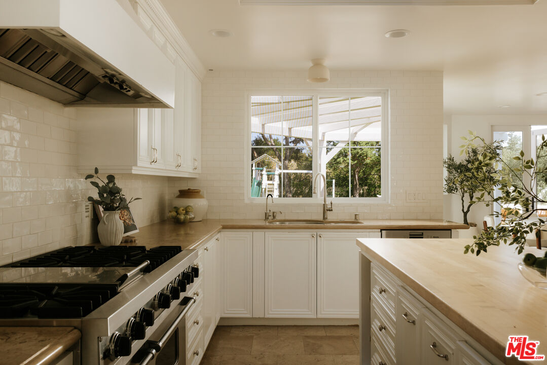 24049 Chestnut Way Calabasas, CA 91302 - Photo 12 of 37
