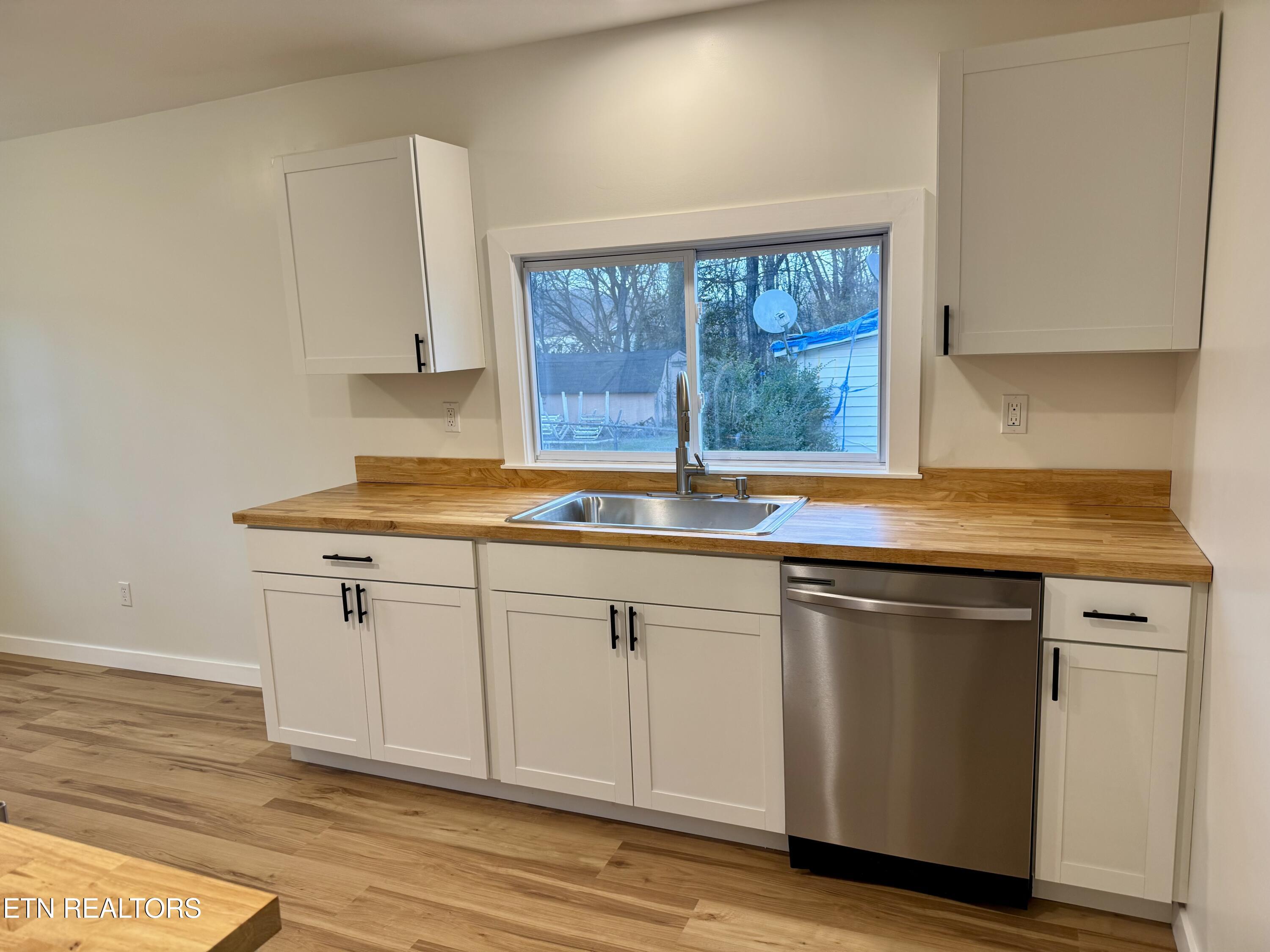 1607 Berry Road Knoxville, TN 37920 - Photo 13 of 32 Kitchen