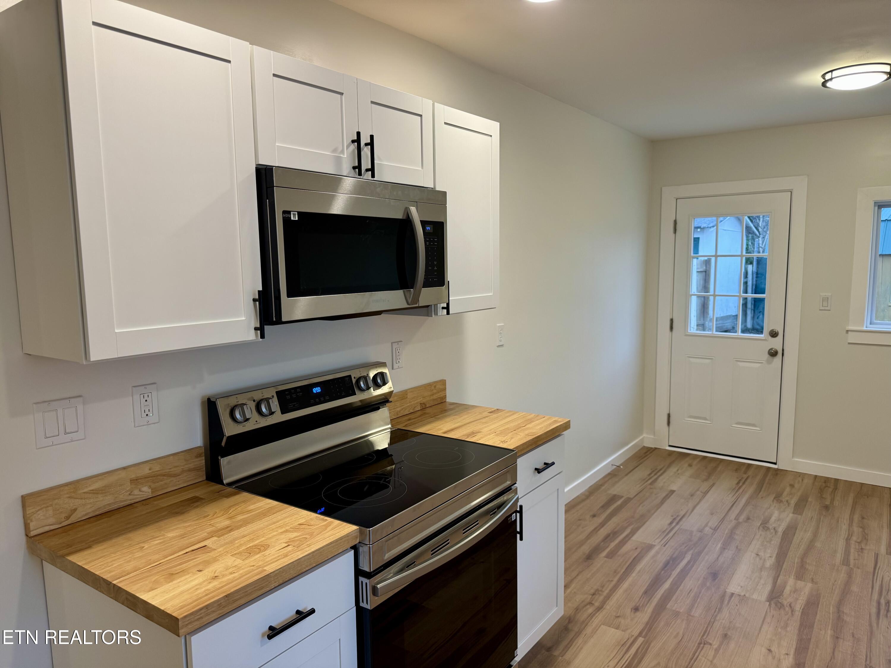 1607 Berry Road Knoxville, TN 37920 - Photo 15 of 32 Kitchen