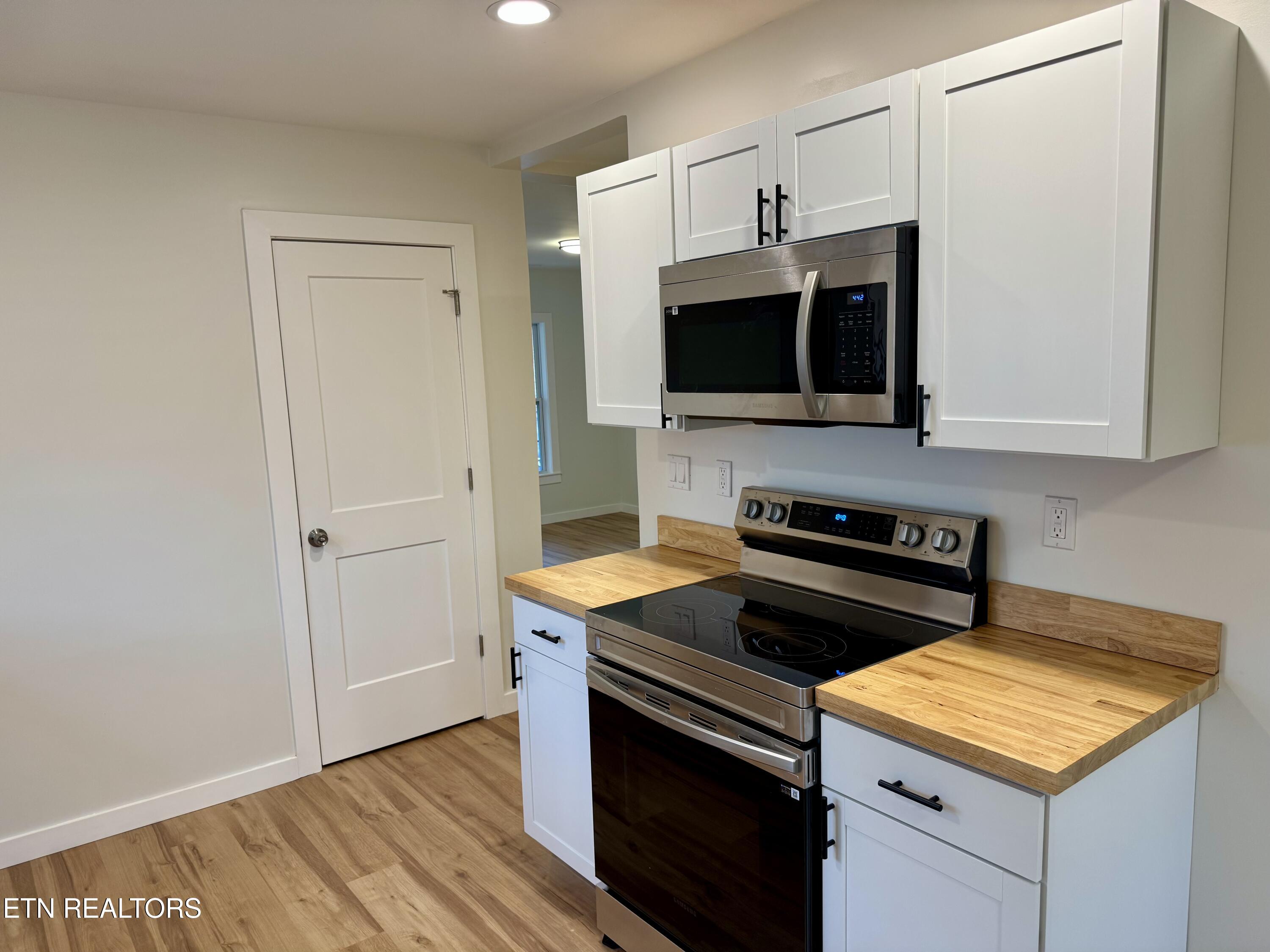 1607 Berry Road Knoxville, TN 37920 - Photo 16 of 32 Kitchen