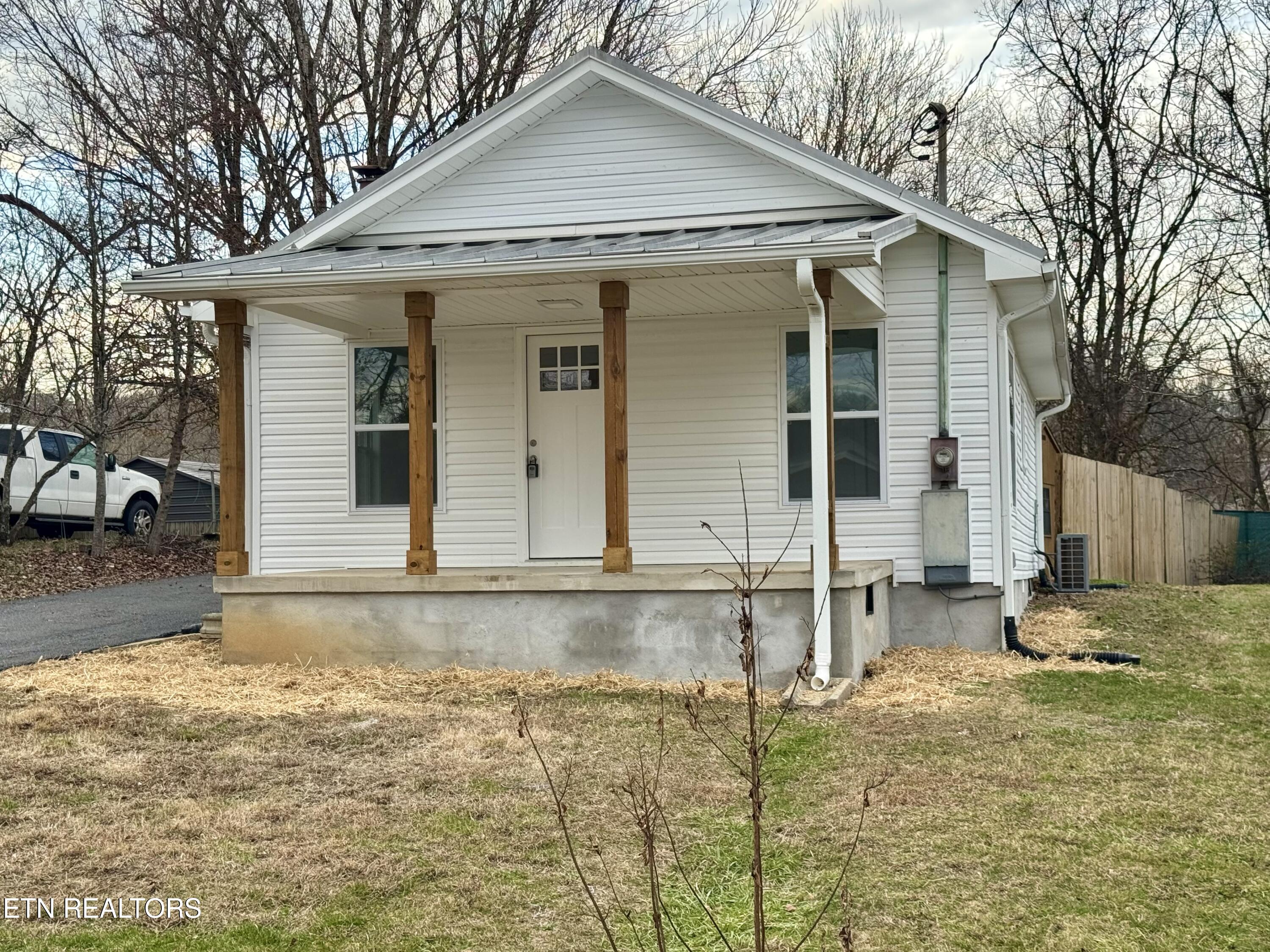 1607 Berry Road Knoxville, TN 37920 - Photo 2 of 32 Front Of House