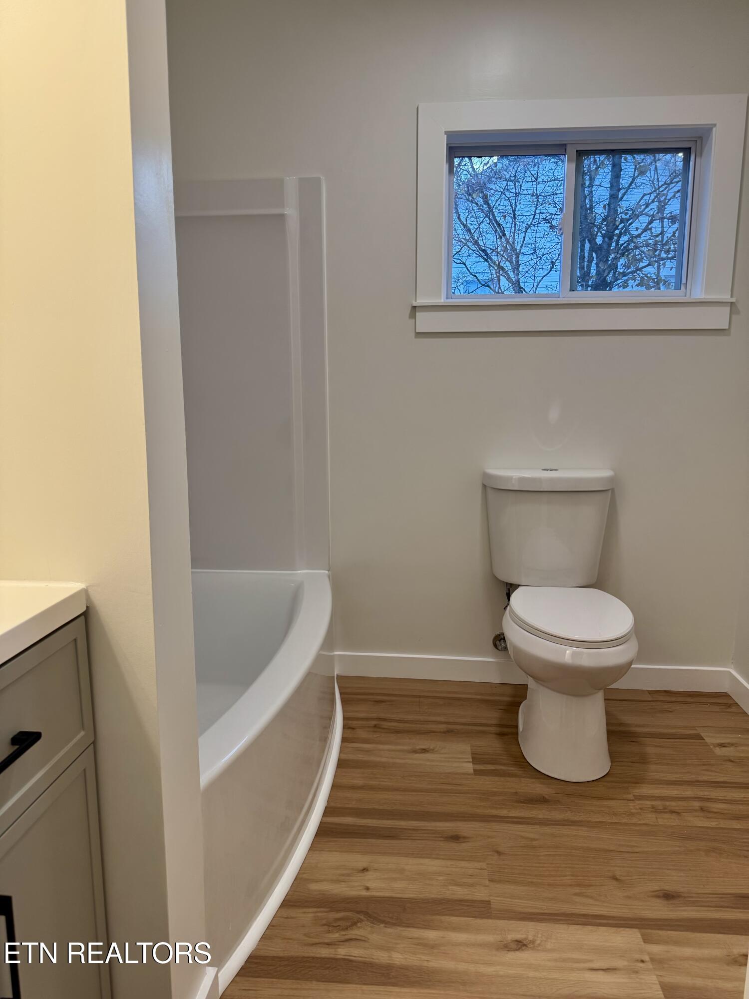 1607 Berry Road Knoxville, TN 37920 - Photo 22 of 32 Bathroom