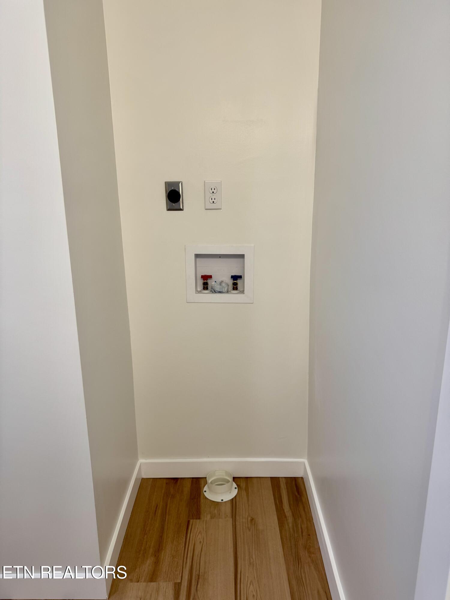 1607 Berry Road Knoxville, TN 37920 - Photo 26 of 32 Stack Washer/Dryer